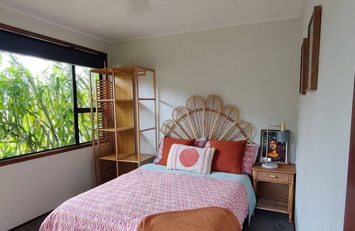 Papamoa Cottage | Cosy cottage just 7 mins from beach!