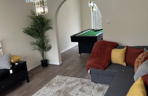 Oldham House | Cosy Cottage Retreat in Oldham
