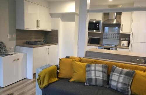 Lamlash Apartment | Cosy cottage with sea views close to local shops.