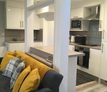 Lamlash Apartment | Cosy cottage with sea views close to local shops.