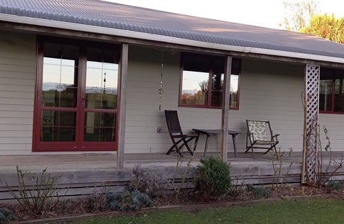 Darfield Cottage | Cosy country cottage retreat - close to the airport and the mountains
