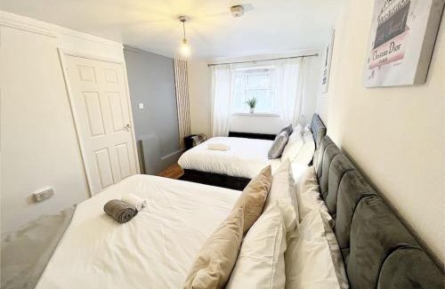 Broad Green Apartment | Cosy Croydon Apt Sleeps 5