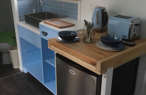 Paraparaumu Beach House | Cosy Cute Beach Cottage - 1 minute to the BEACH - Wi-Fi