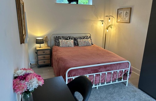 Bray on Thames House | Cosy Double Room 5 Minutes from Station,Peaceful Area, Only 20 Minutes to London