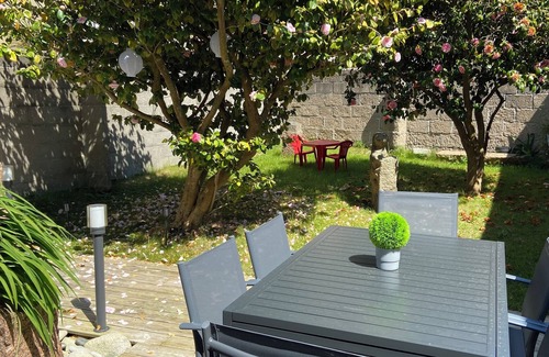 Le Ru Apartment | Cosy downtown apartment with garden