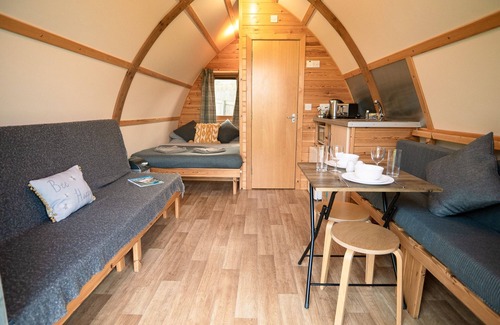 Forres Cabin | Cosy En-suite Cabin with Outdoor Firepit