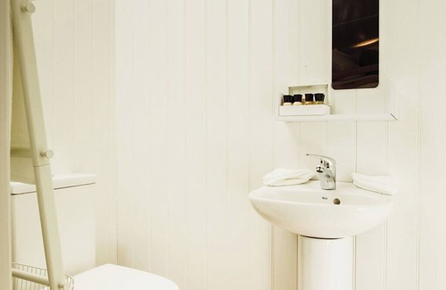 Higher Walton Cabin | Cosy en suite shepherd hut on the grounds of Historic building Samlesbury Hall