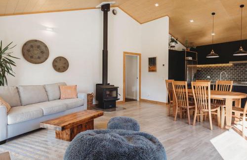Lake Hawea House | Cosy family home in Lake Hawea
