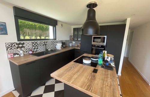 Chateaugiron House | Cosy family home with large garden - 10 min Rennes - 1h Mont Saint-Michel