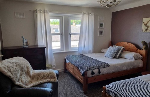Thornhill Other | Cosy Farmhouse , Beautiful Views, Great for Families and Adults