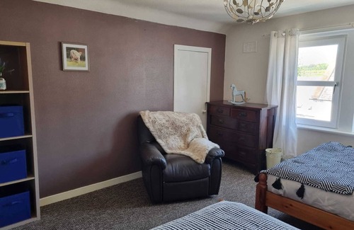 Thornhill Other | Cosy Farmhouse , Beautiful Views, Great for Families and Adults
