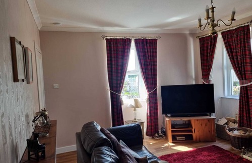 Thornhill Other | Cosy Farmhouse , Beautiful Views, Great for Families and Adults