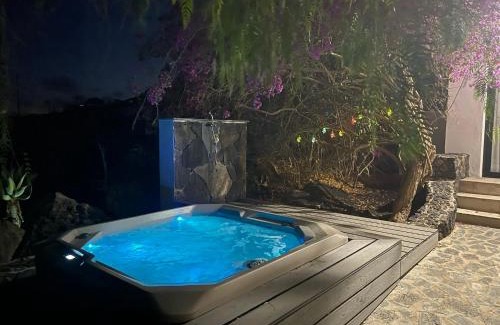 La Asomada House | Cosy finca, sea views, jacuzzi
