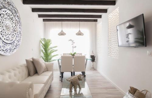 San Felipe Neri Apartment | Cosy Flat - City Center - Parking free