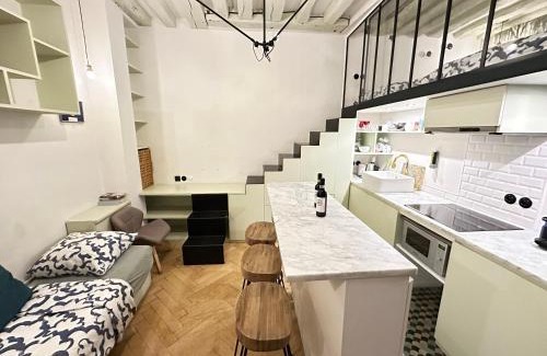 Arsenal Apartment | Cosy Flat In Marais