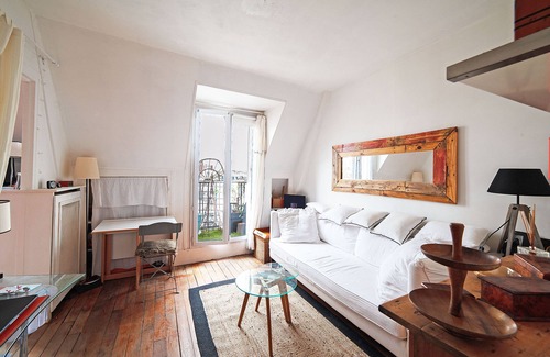 Auteuil Apartment | Cosy Flat in West With View on Eiffel Tower