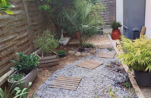 Bobigny Apartment | Cosy flat with garden near Paris