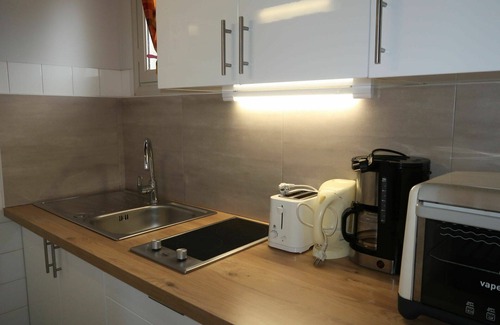 Saintes-Maries-de-la-Mer Apartment | Cosy apartment for 2 people with WIFI, TV, balcony and parking