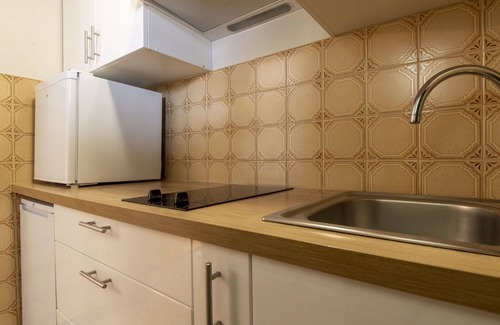 Saintes-Maries-de-la-Mer Apartment | Cosy apartment for 2 people with WIFI, TV, balcony and parking