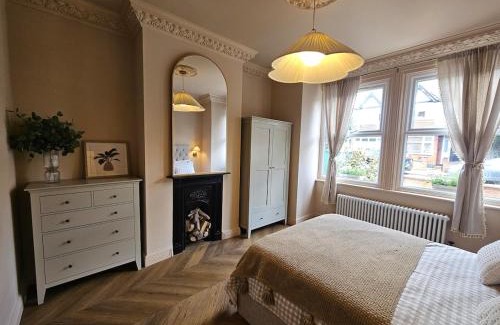Dundonald Apartment | Cosy Garden Flat in Wimbledon