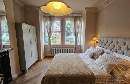 Dundonald Apartment | Cosy Garden Flat in Wimbledon