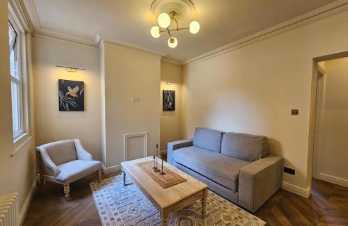 Dundonald Apartment | Cosy Garden Flat in Wimbledon