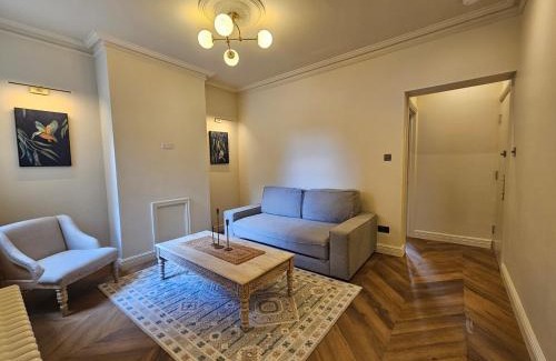 Dundonald Apartment | Cosy Garden Flat in Wimbledon