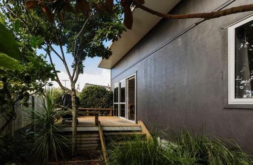 New Plymouth House | Cosy Hideaway On Pioneer