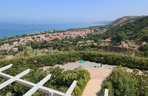 Parghelia House | Cosy Holiday Home in Parghelia with Terrace