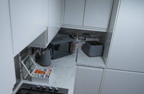 Smethwick House | Cosy home away from home. Ideal for families, contractor and more.