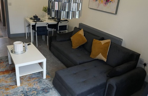 Smethwick House | Cosy home away from home. Ideal for families, contractor and more.