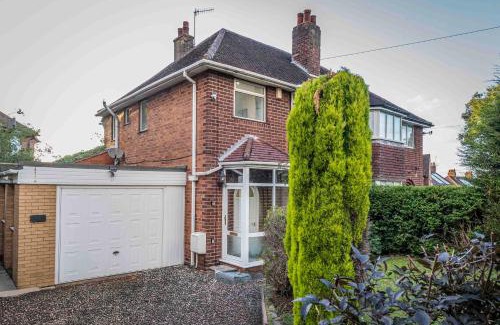 Newcastle-Under-Lyme House | Cosy Home in Stoke on Trent