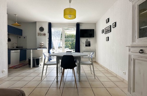 La Palmyre House | Cosy House for 4 with Terrace, WIFI, Pets Allowed, Near Beach & Shops - La Palmyre