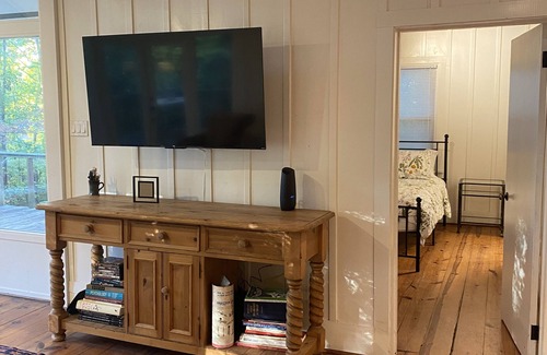Chapel Hill Cottage | Cosy In Town Cottage in the Forest
