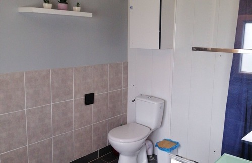 Sanguinet Bed & Breakfast | Cosy independent room, "les shadoks" Pets welcome.