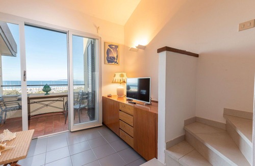 Punta Ala Apartment | Cosy apartment for 4 people with WIFI, A/C, TV, terrace, pets allowed and parking