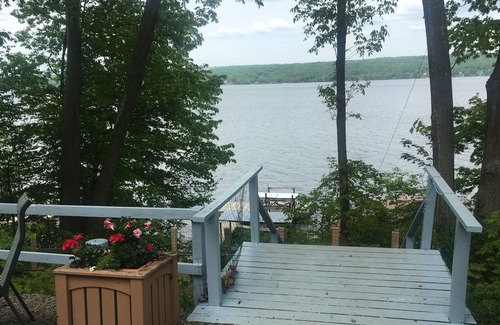 Trumansburg Cabin | Cosy lake propery cabin sleeps 4!