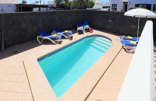 Los Mojones Villa | Cosy Lanzarote Villa | 3 Bedrooms | Heated Pool | Villa Honey | Puerto Del.