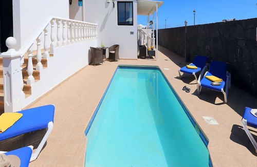 Los Mojones Villa | Cosy Lanzarote Villa | 3 Bedrooms | Heated Pool | Villa Honey | Puerto Del.