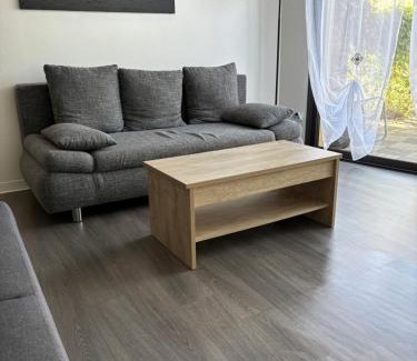 Villeneuve-les-Maguelone Apartment | Cosy Lodge T2 avec jardin