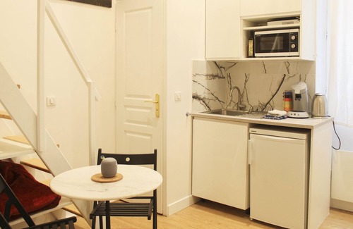 10th Arrondissement Apartment | Cosy love nest near Gare de l'Est