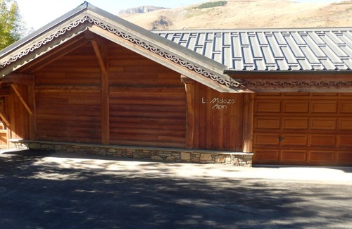 Mont-de-Lans Ski Chalet | Cosy luxury chalet apartment, direct access to slopes, panoramic view