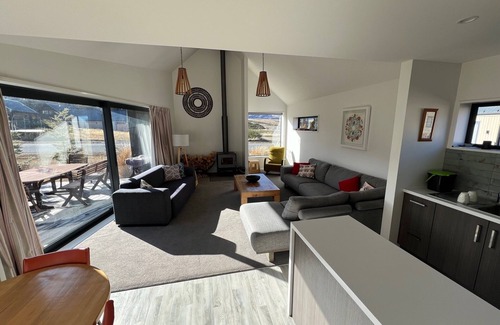 Castle Hill House | Cosy modern house close to tracks and ski fields