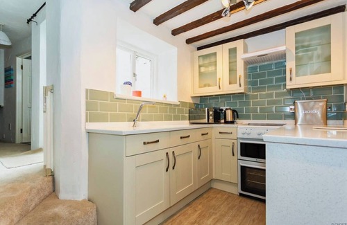 Barnstaple Cottage | Cosy North Devon thatched cottage, set near beautiful beaches and countryside❤️
