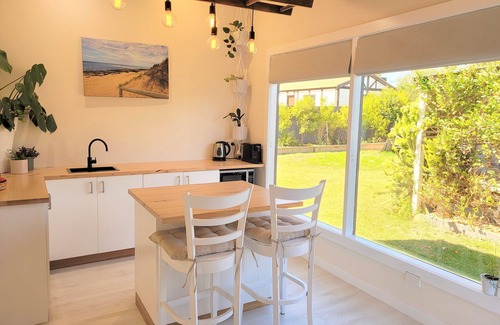 St. Andrews Beach House | Cosy Ocean Beach Bungalow Minutes from The Hot Springs and Ocean Beaches.