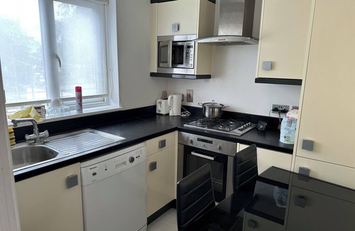 Whittington Apartment | Cosy One Bedroom Apartment, close to Mill Hill Broadway Train Station