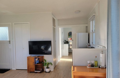 New Plymouth House | Cosy one bedroom house on quiet cul-de-sac