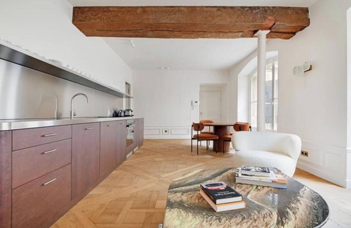 Les Halles Apartment | COSY PARISIAN HAVEN: 2-BEDROOM APARTMENT NEAR LOUVRE AND CHÂTELET LES HALLES