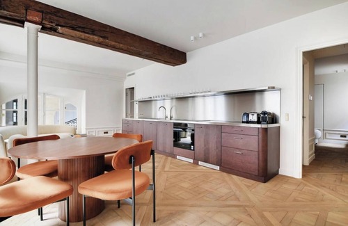 Les Halles Apartment | COSY PARISIAN HAVEN: 2-BEDROOM APARTMENT NEAR LOUVRE AND CHÂTELET LES HALLES