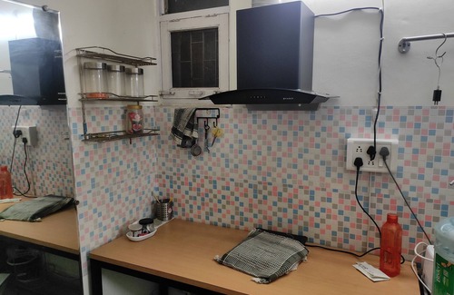 Delhi Apartment | Cosy private room for females in an apartments, 5 mins walk from metro station